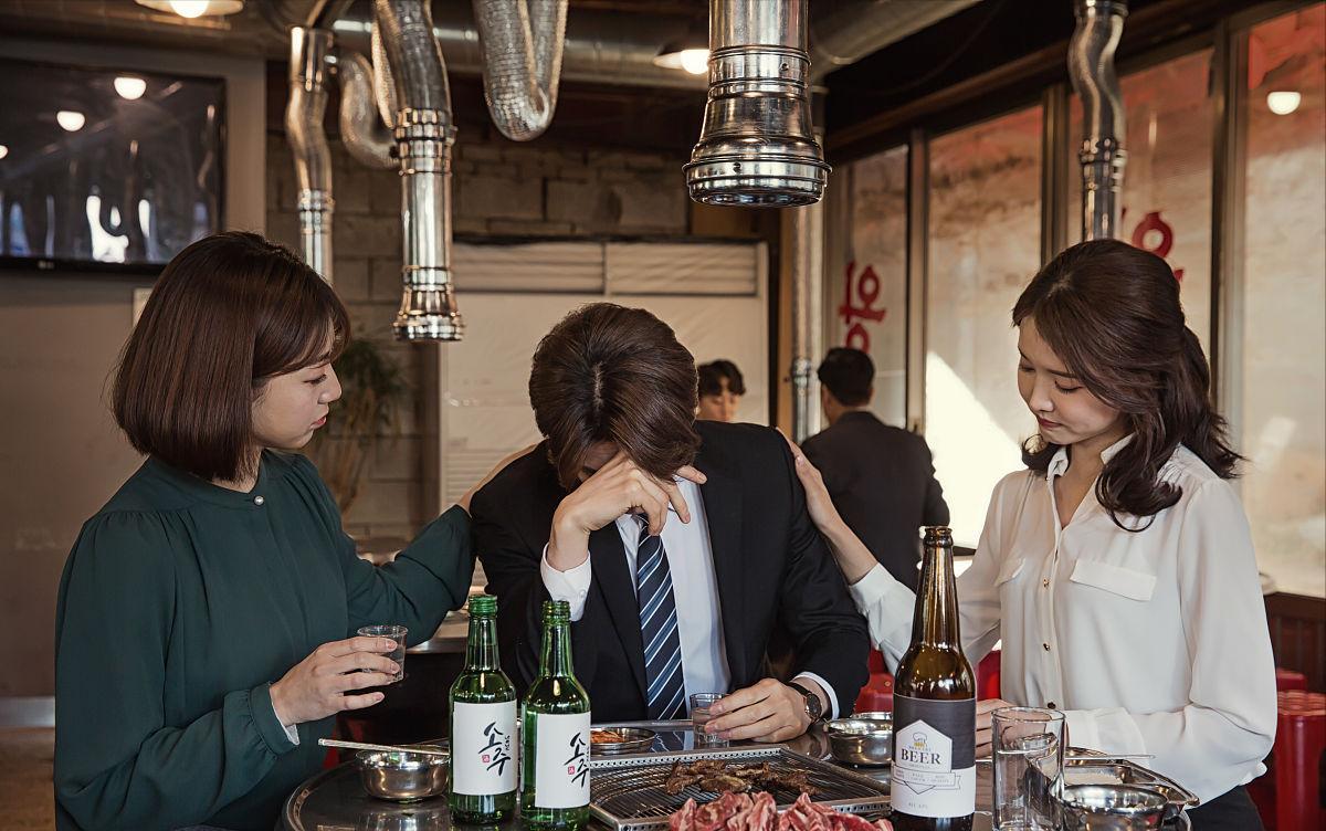 被上级性侵、被战友霸凌，韩国女兵在新婚之夜自杀