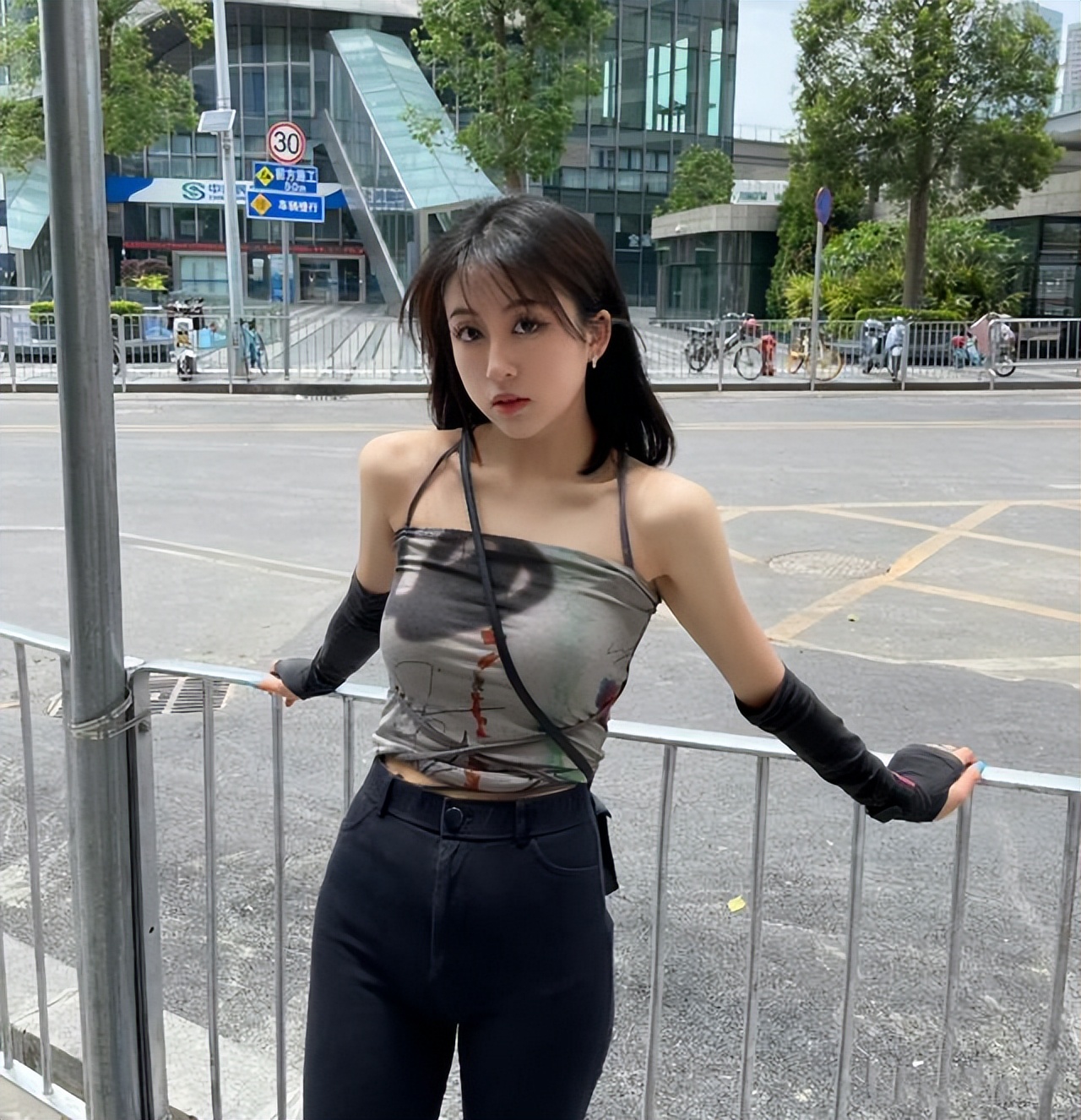 韦世豪女朋友身材照,韦世豪女朋友健身照