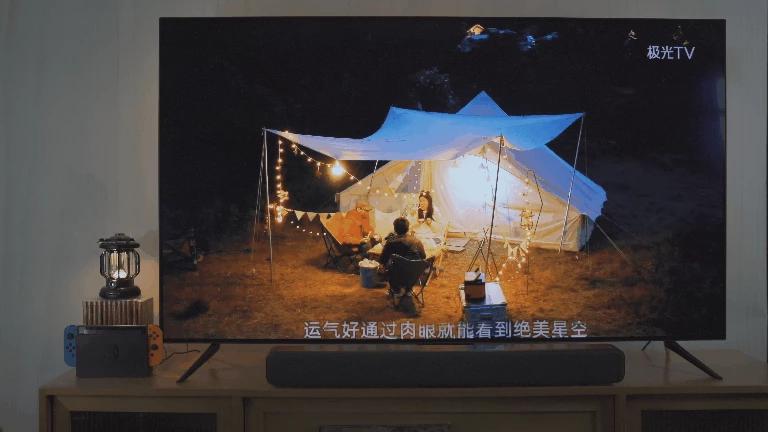 小米6oled55寸电视效果图,居家看电视氛围