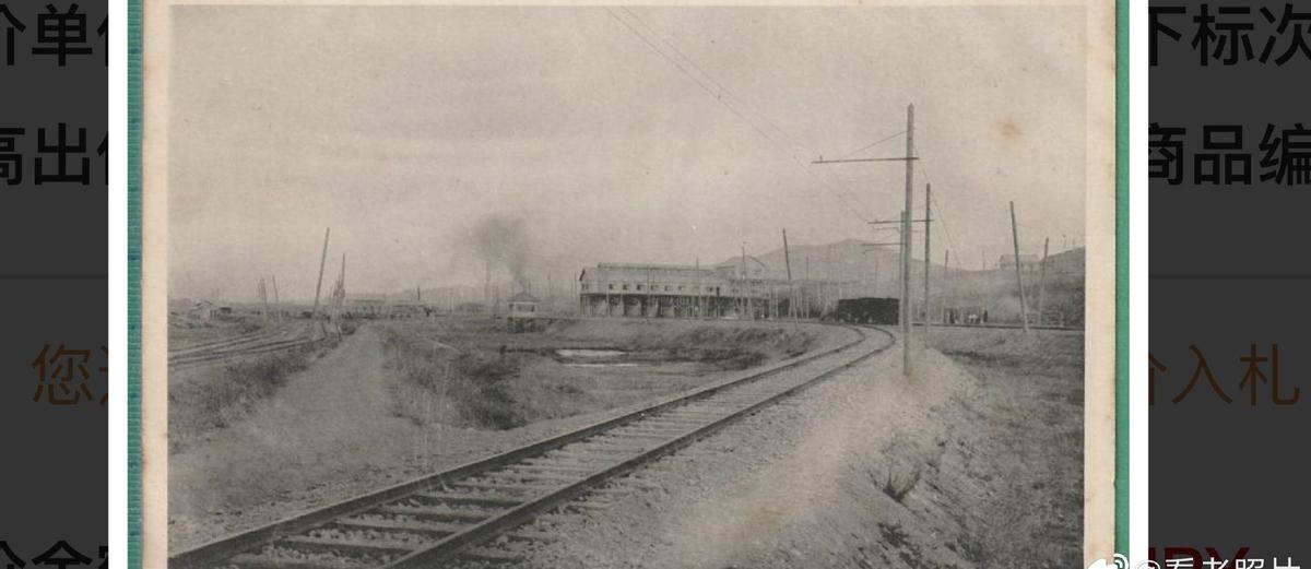 卑鄙龌龊老照片：*楼青**女子妖娆多姿，妇女露胸喂奶被孩子撕扯衣服