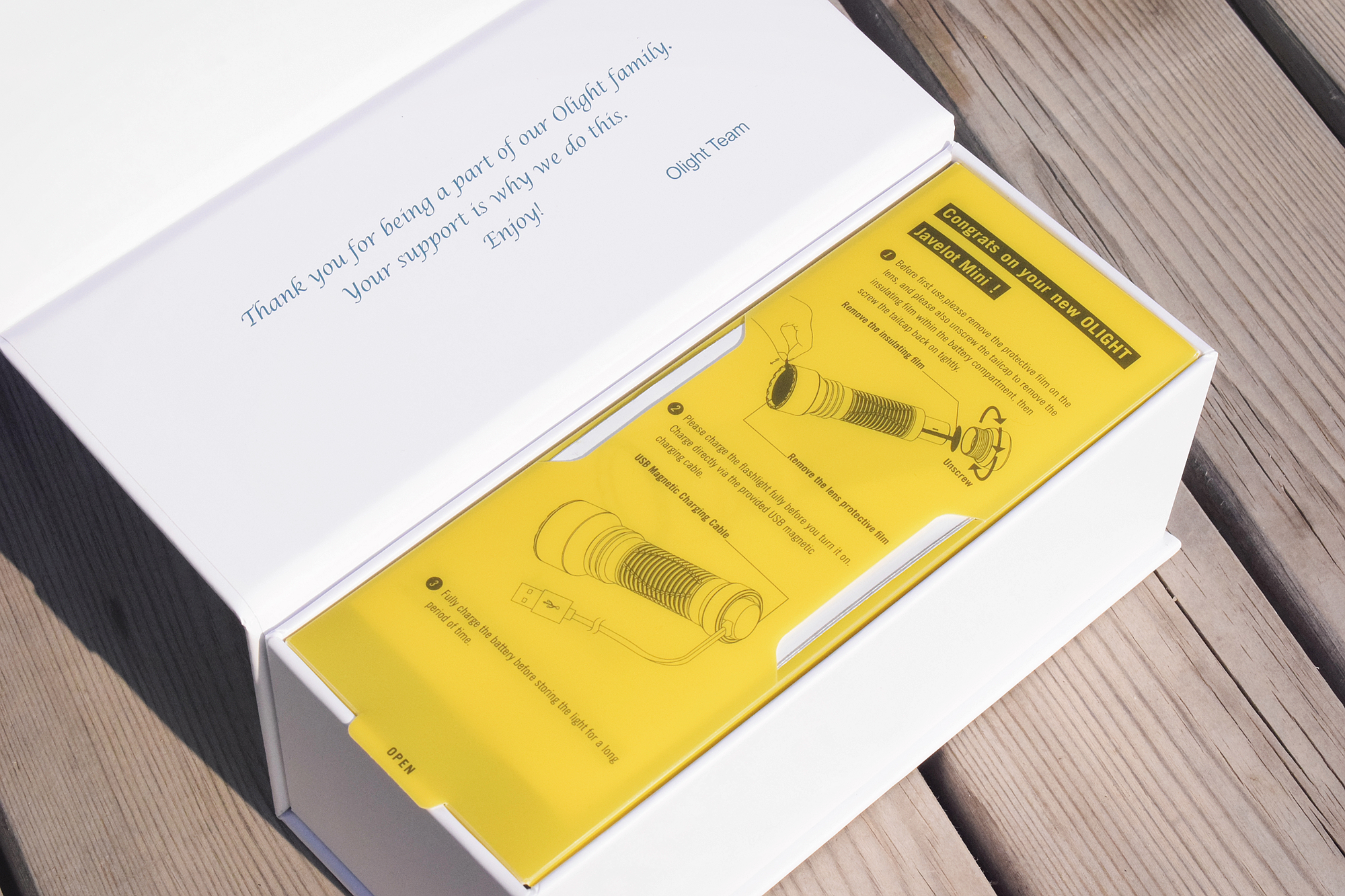 短小精悍的性能均衡之作！傲雷神剑Javelotmini远射战术手电体验