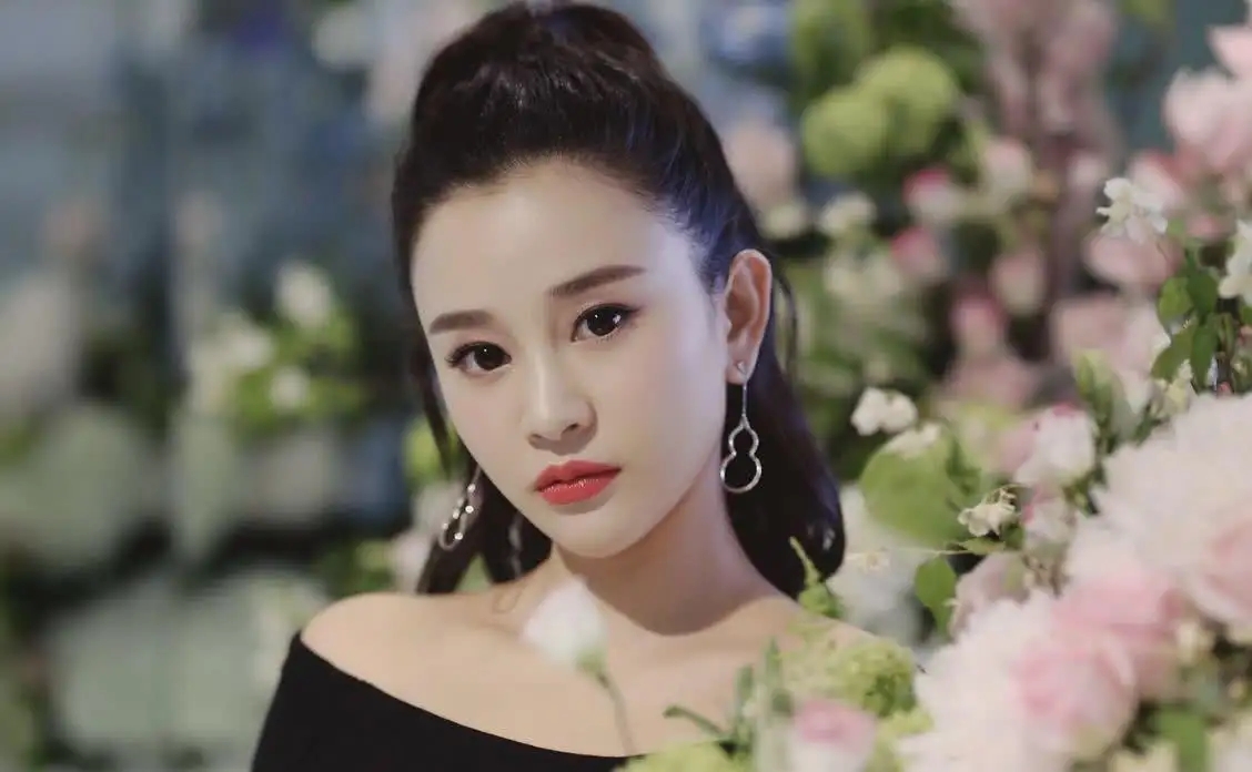 “夸夸界天花板”房琪：比起奋斗史，她的爱情观更值得女孩学习