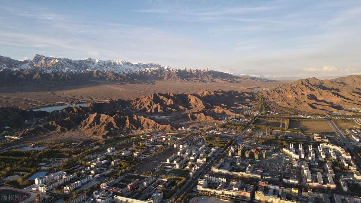 祁连山下小城德令哈将成为21世纪的“迪拜”？