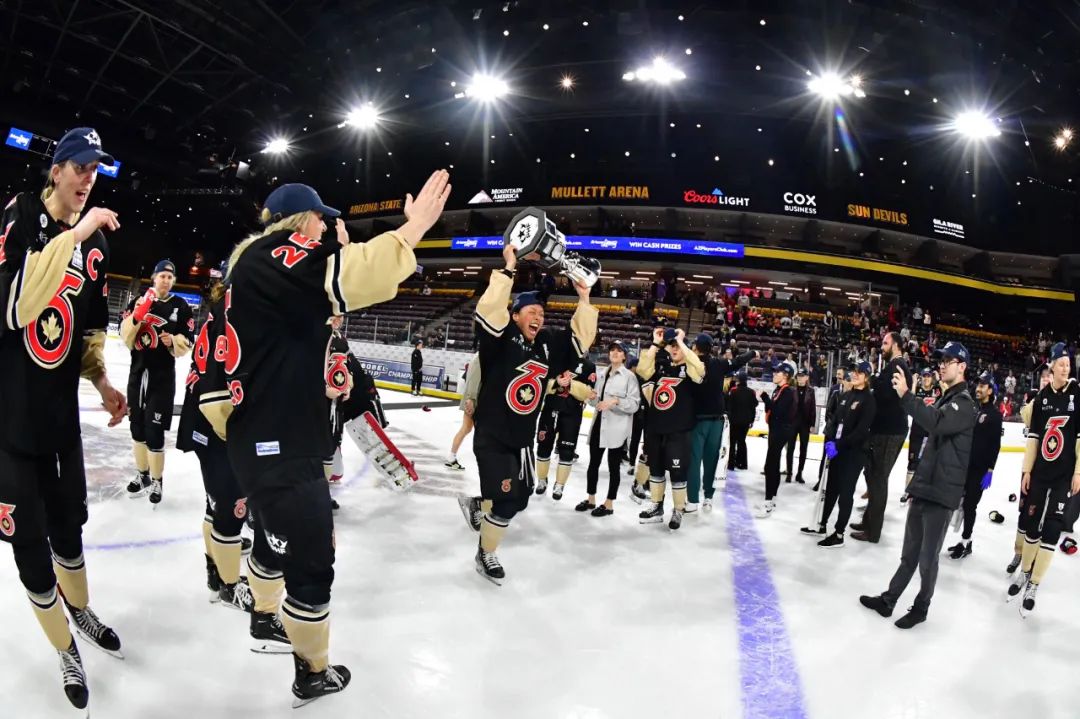 多伦多六镇首捧伊泽贝尔杯！林绮琪和米凯拉·卡瓦总决赛送助攻