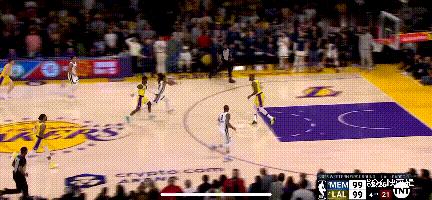 众人评价詹姆斯关键绝平2分,詹姆斯绝平三分踩线引争议