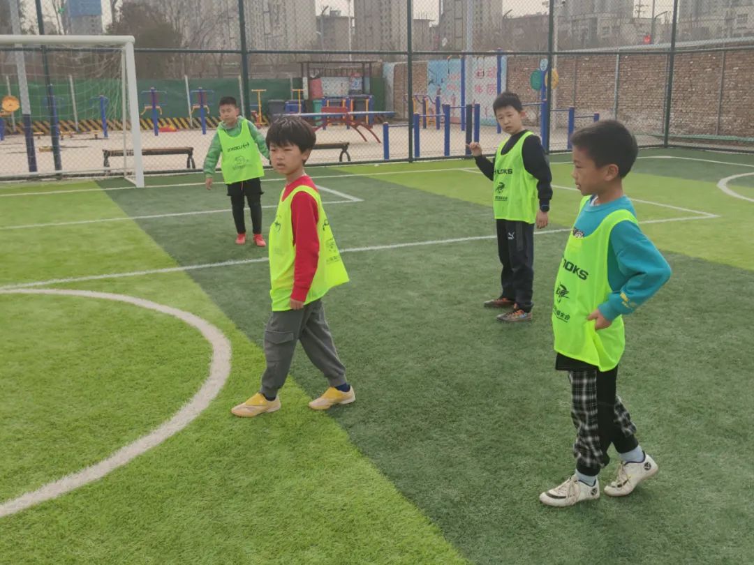 最近足球鞋推荐顶级,公认脚感最好的10双ag足球鞋