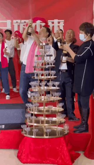 高铁服装批发城礼服,高铁服装批发城直播