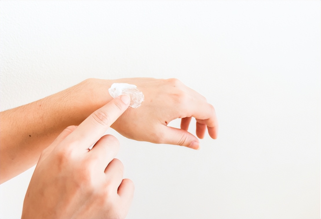 医生：2块钱一支的红霉素软膏不是万能药，别乱用