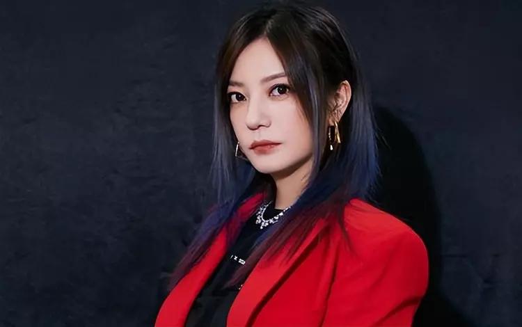 赵薇发福变胖后又满面油光出镜,赵薇近况发福图片