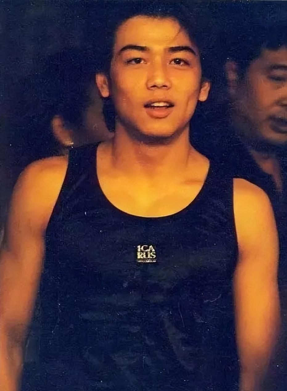 杨烁落魄总裁,杨烁落魄的时候捡垃圾