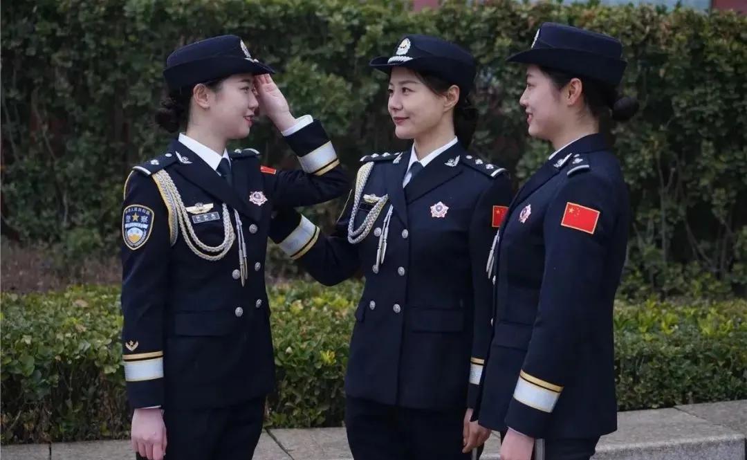 女警警服演变照片图片,最美警花警服图片