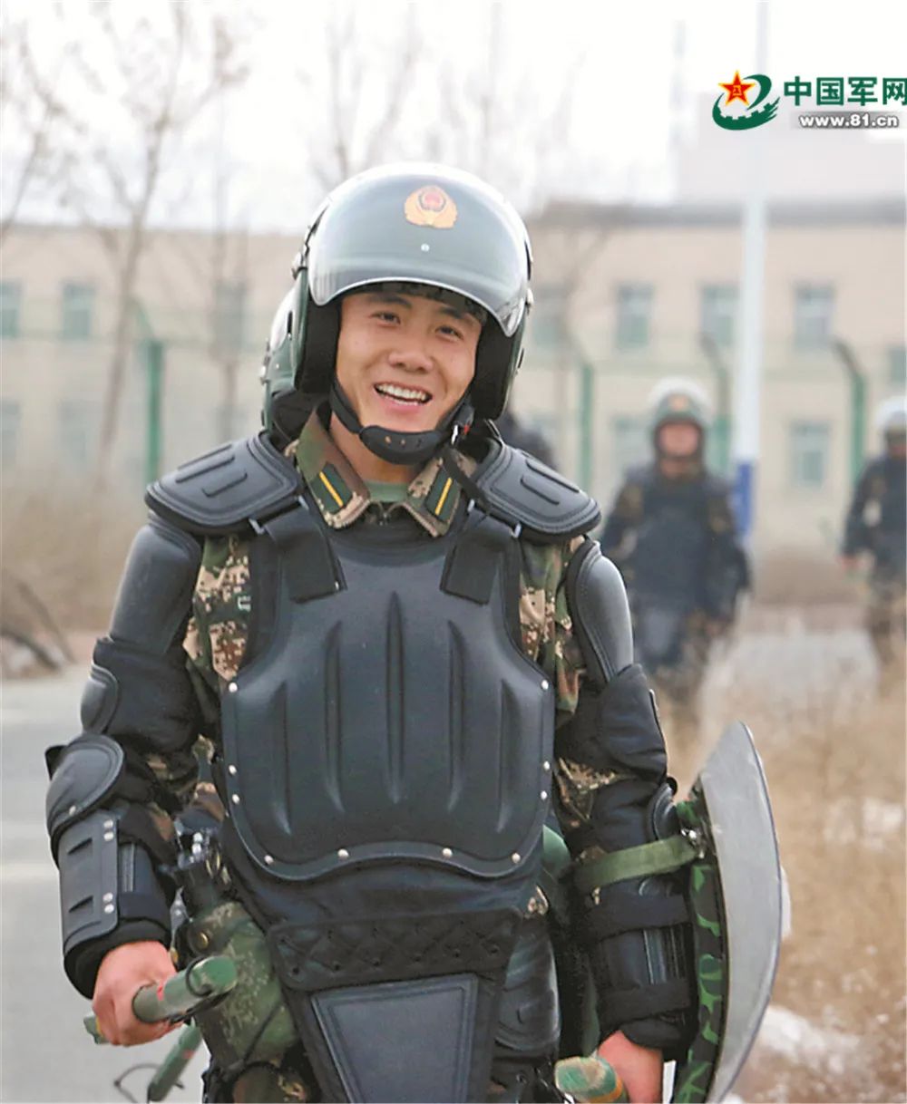 大学里考军校的有哪些,考军校的同学