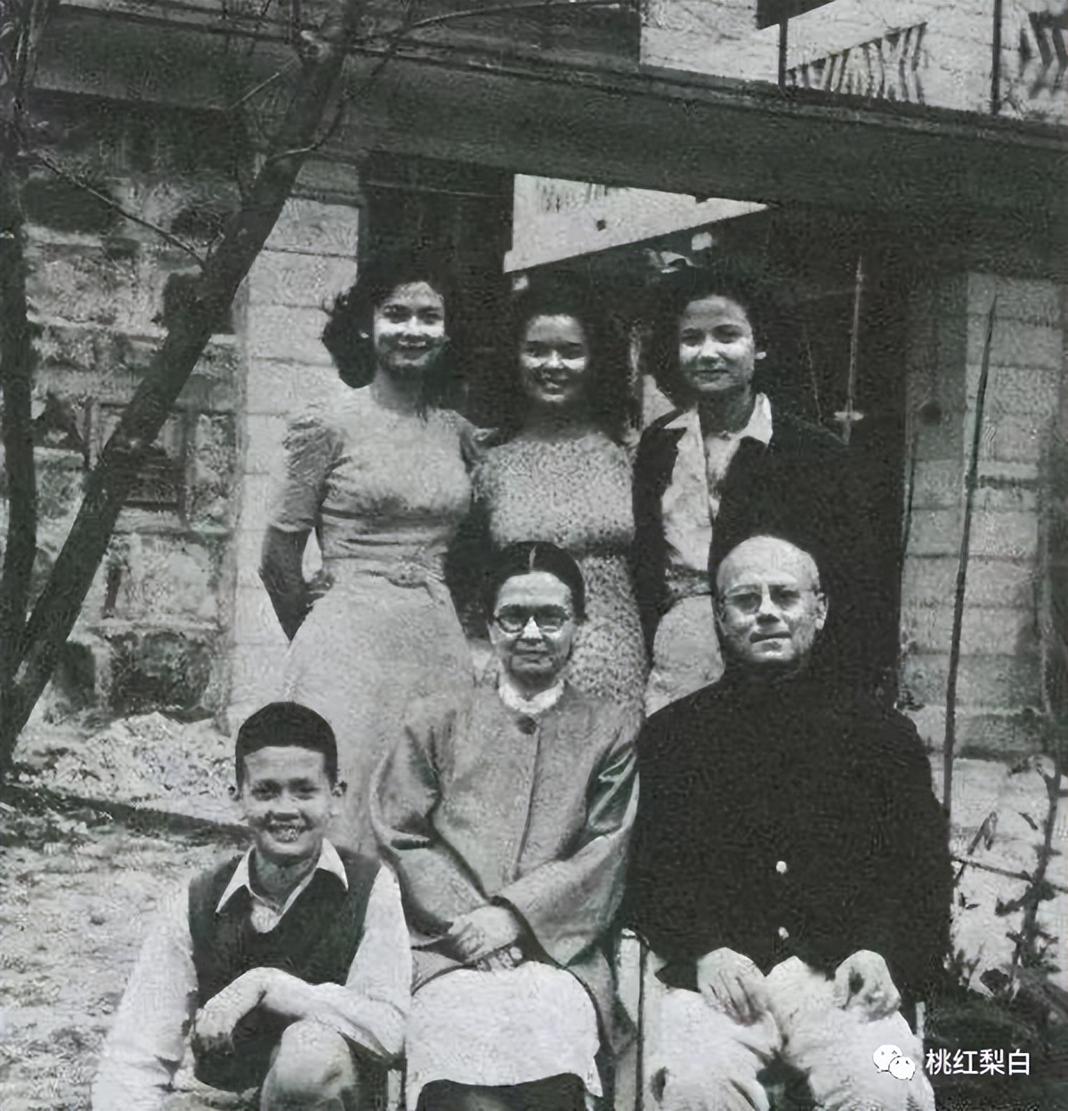 赌王二房蓝琼缨生了几个孩子,赌王二太蓝琼缨几岁生孩子