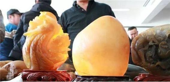 *疆新**10个捡石头腹地曝光！有一种致富方式叫去*疆新**捡石头！