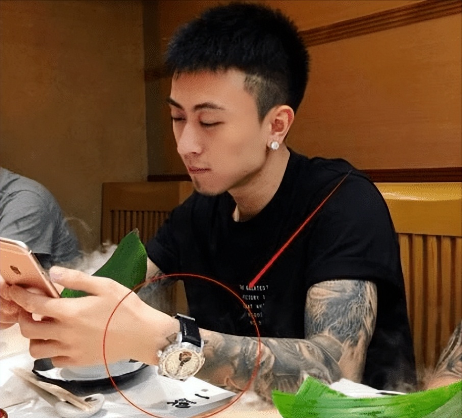 比王思聪还有钱的“沪上皇”秦奋，是个怎样的人？