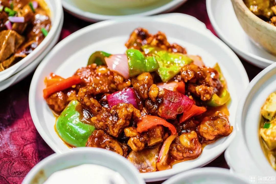 80年代的职工食堂,40年前的职工食堂