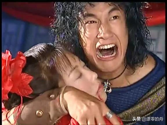 风云雄霸天下坐肩膀的两姐妹,风云雄霸天下同时拥有两个男人