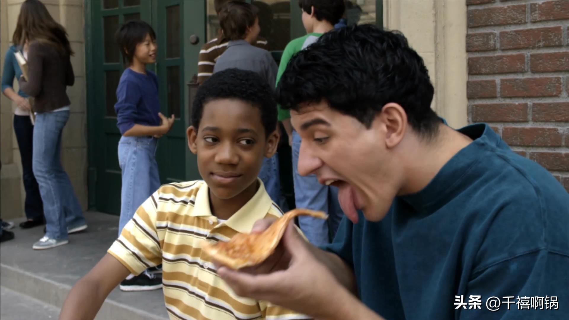 走在路上遇到坏人了,走在路上遇到打劫怎么办