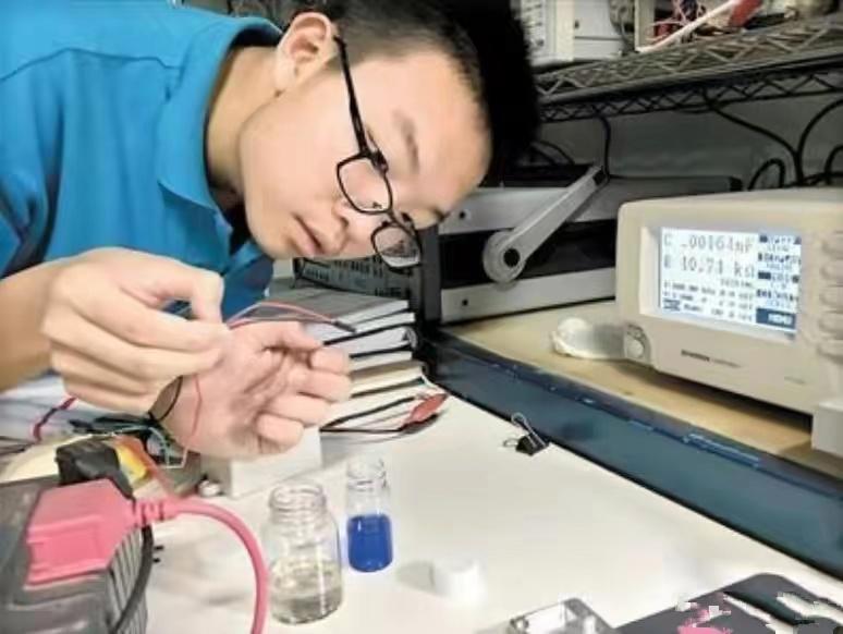 那个因发明“万能充”被保送清华的18岁男孩，如今怎么样了？