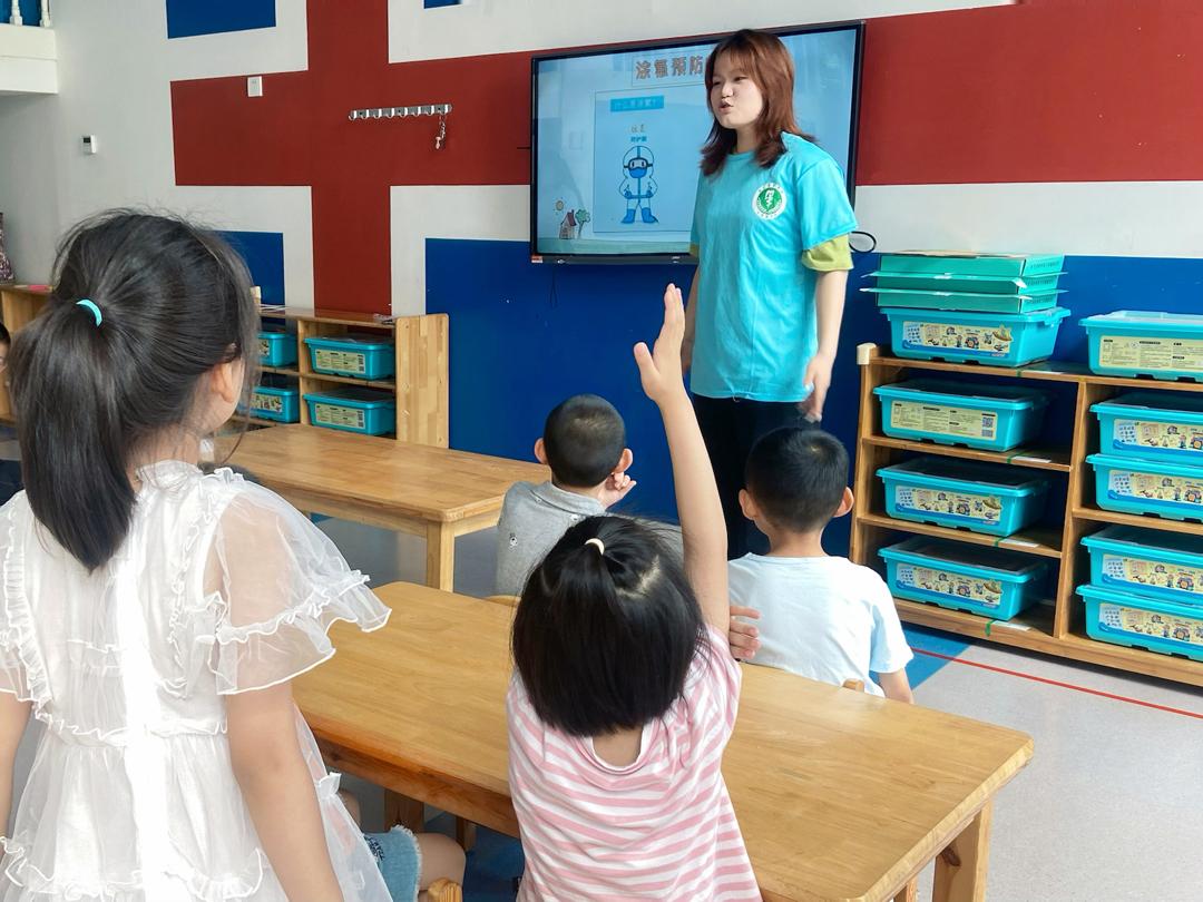 于红苹果幼儿园播撒知识的种子