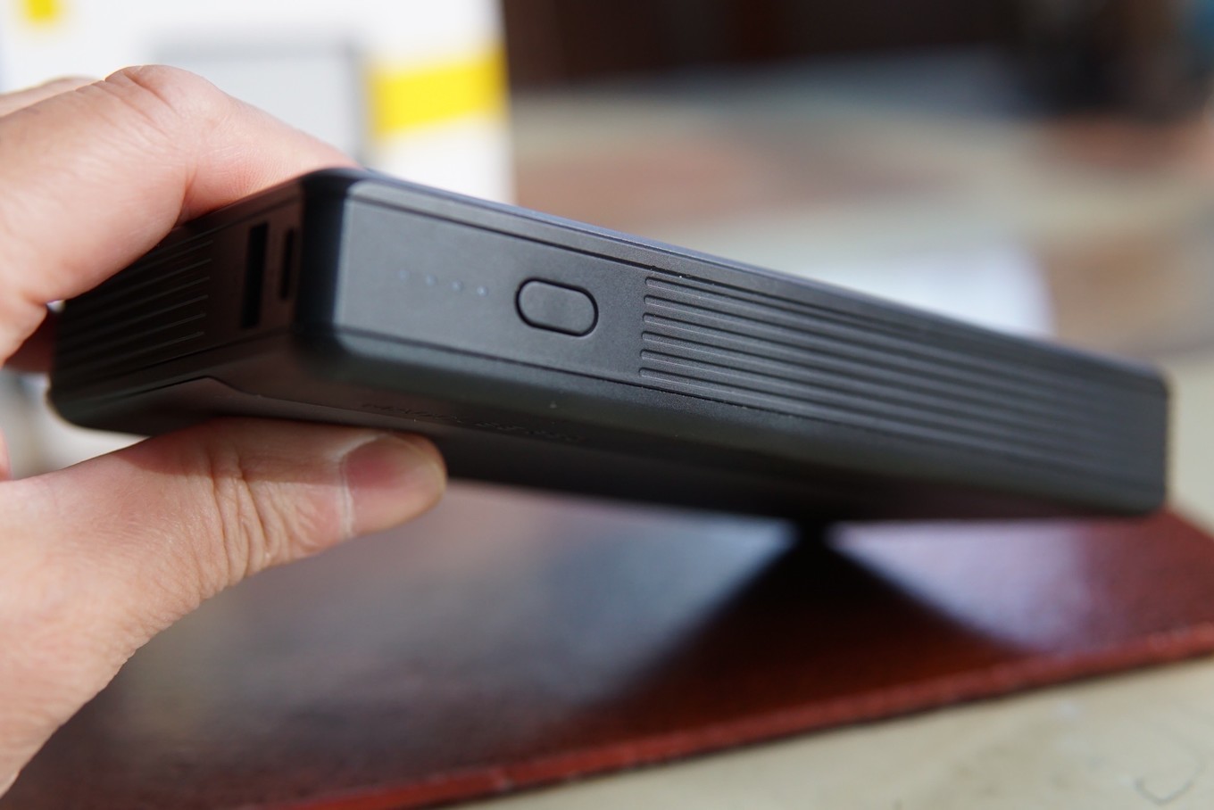 aohi100w充电宝,能给电脑100w充电的充电宝