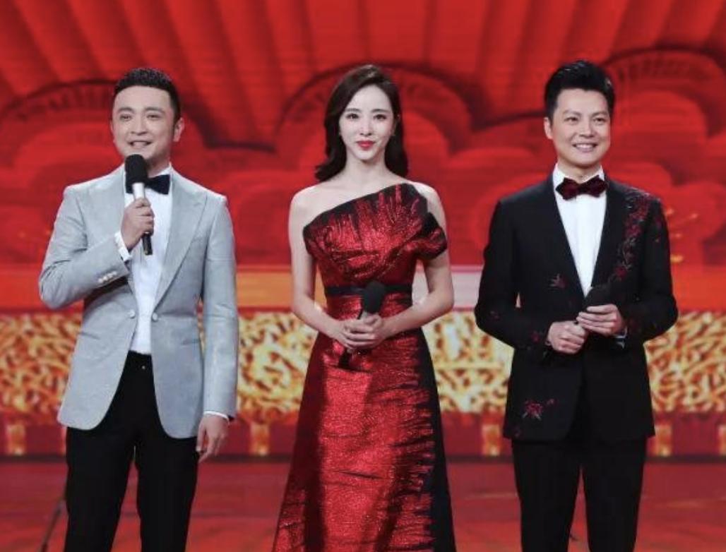 春晚主持人董卿周涛朱迅李思思,春晚主持人董卿朱迅周涛