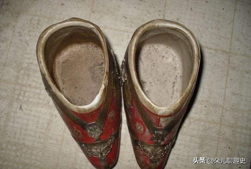 74岁大爷带小鞋鉴宝视频,大爷带三寸金莲鉴宝