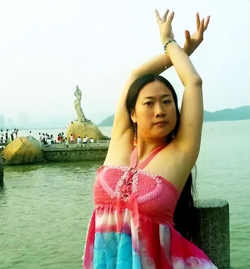 网红“芙蓉姐姐”消失18年,如今身价过亿,她到底经历了什么?