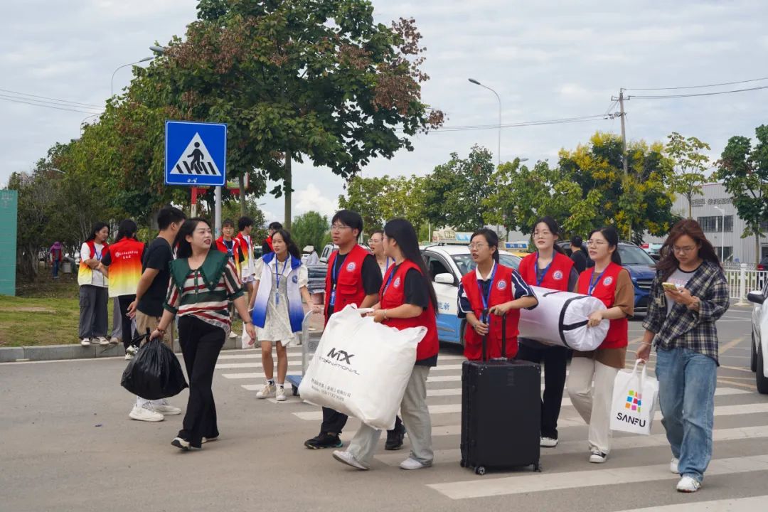 满“新”欢喜！长江职业学院喜迎2023新生！