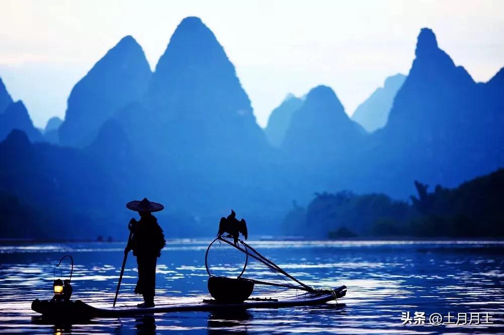 上班时间小职员被老板抓,上班时间被老板抓到玩游戏怎么办