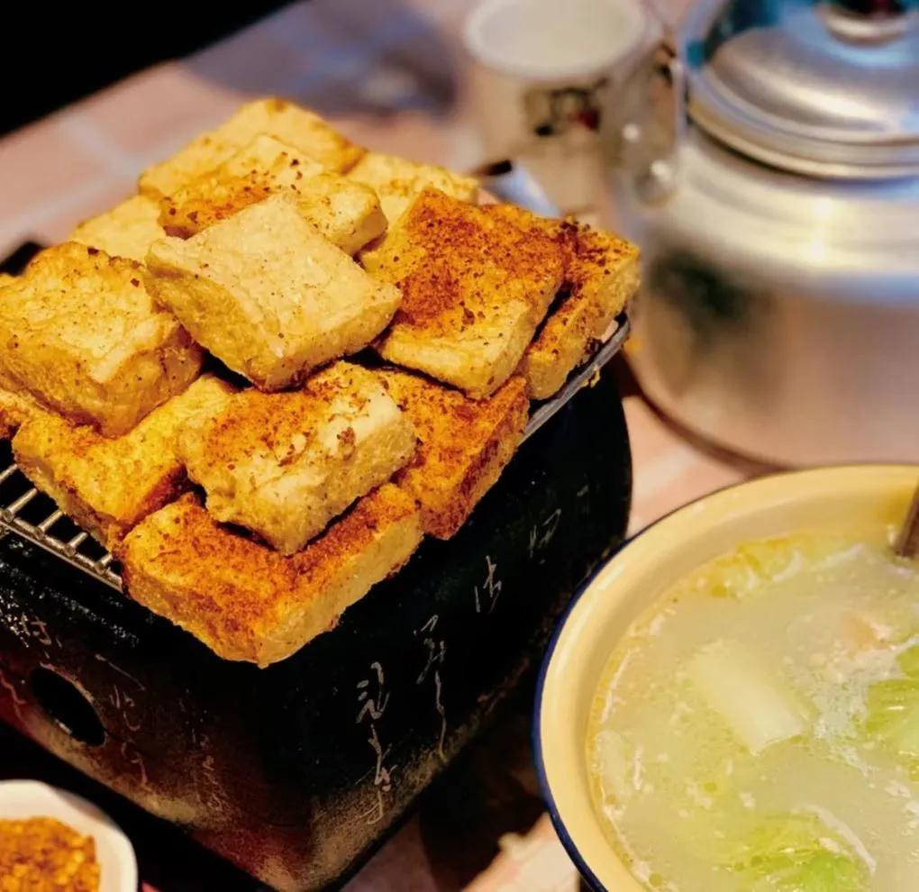 昆明市藏在巷子里的老火锅,昆明市中心藏在巷子里的小吃