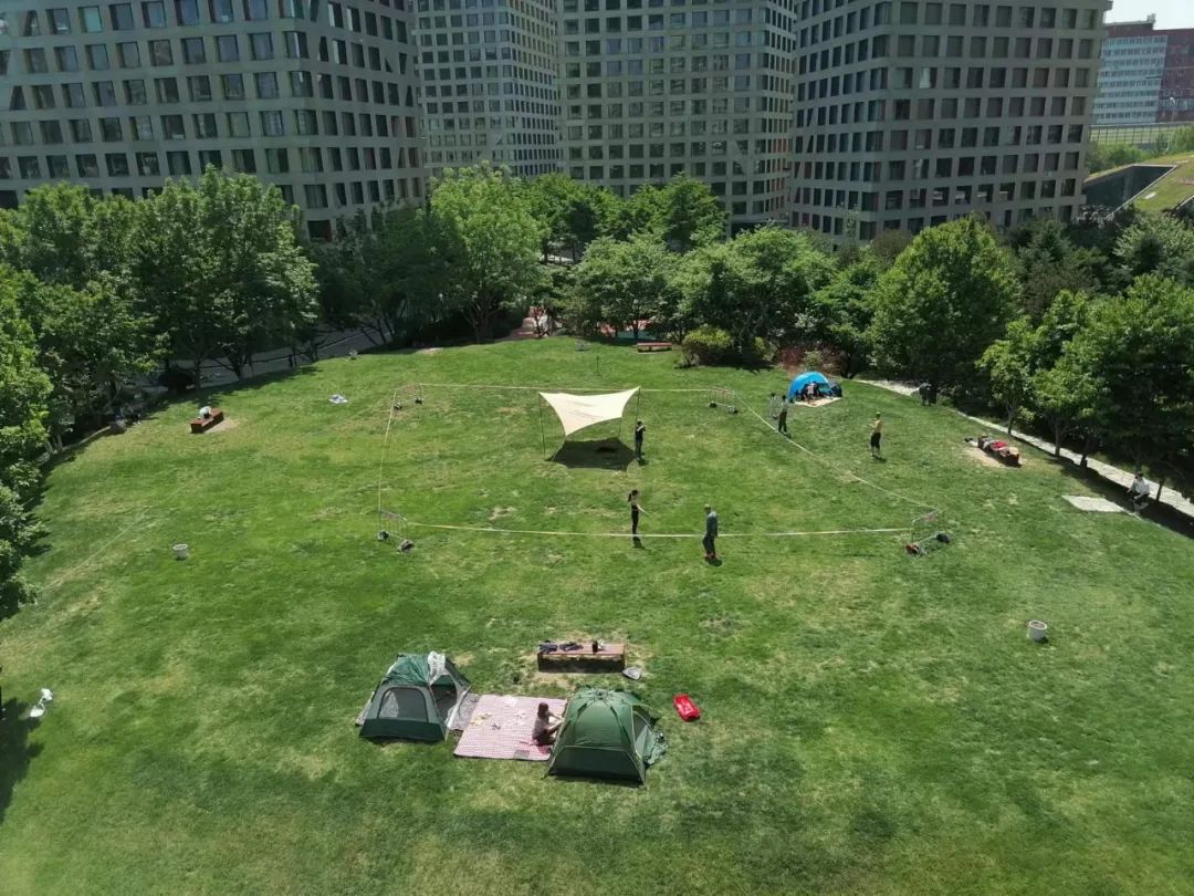 小长假旅游成热门野外露营需注意,五一旅行复苏潮