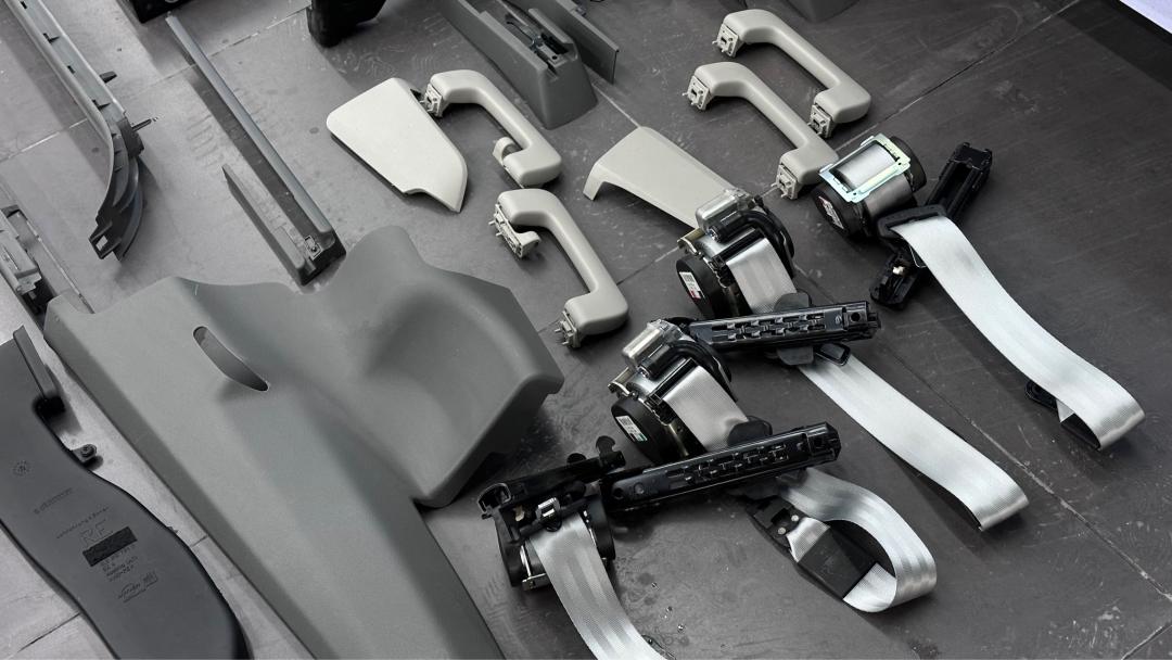 老款奥迪q74.2报废,奥迪q7新能源报废车