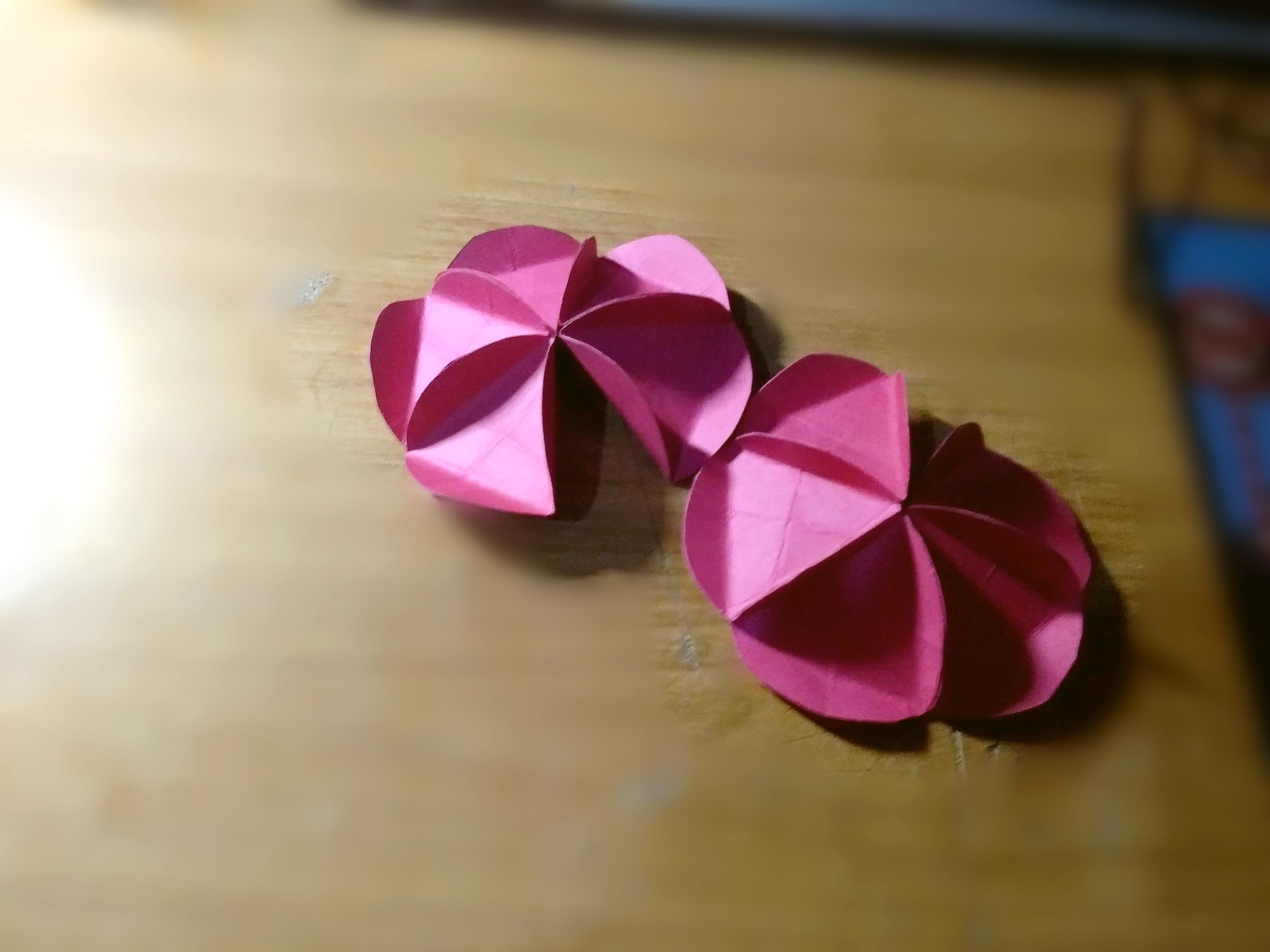 如何做古风灯笼春节必备,教你用红纸做简单漂亮的古风灯笼