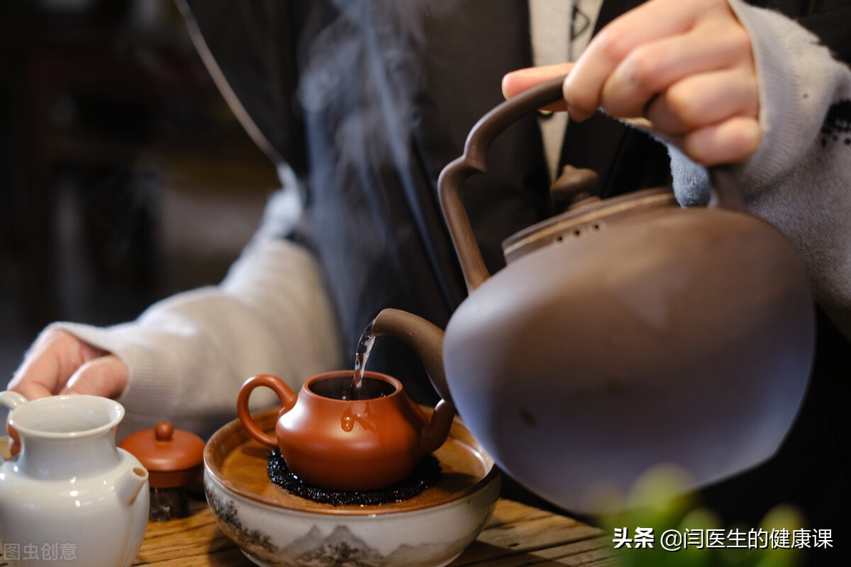 天天喝电热水壶烧的水危害有多大,长期喝电热水壶烧的水有害吗
