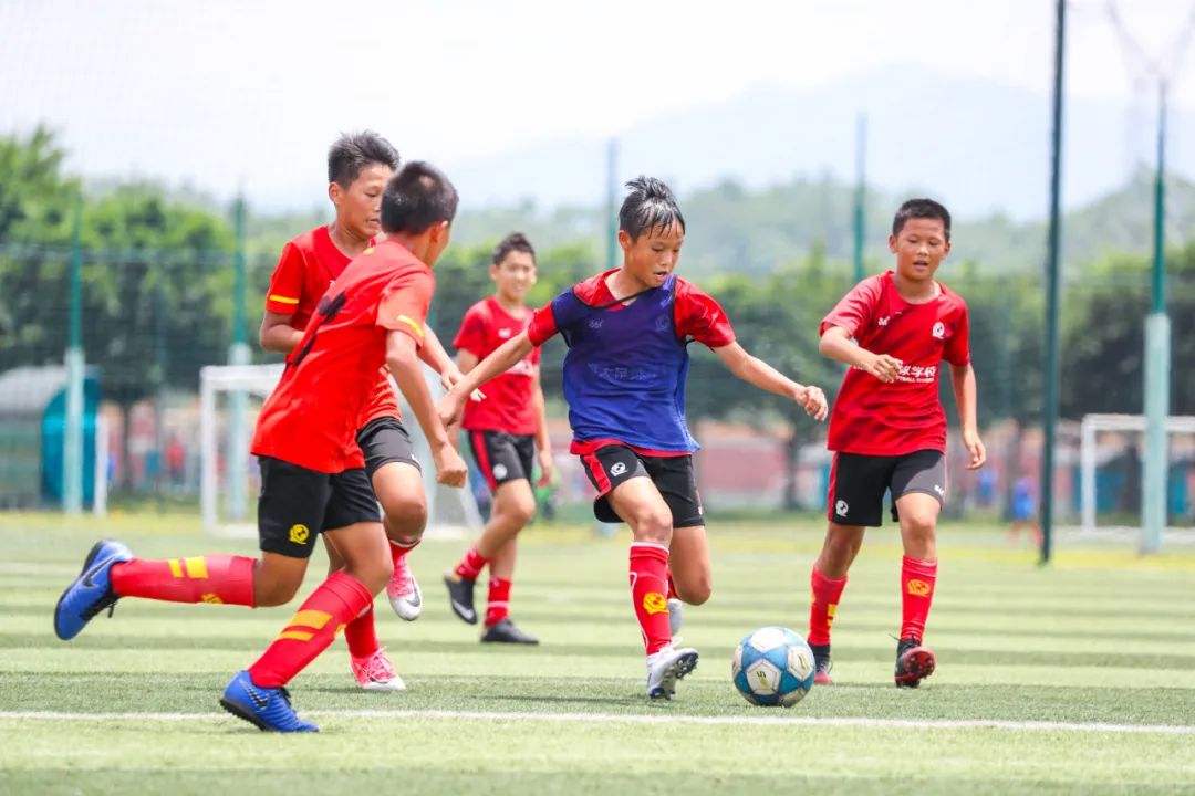 恒大足校盈利,恒大足校8年耕耘