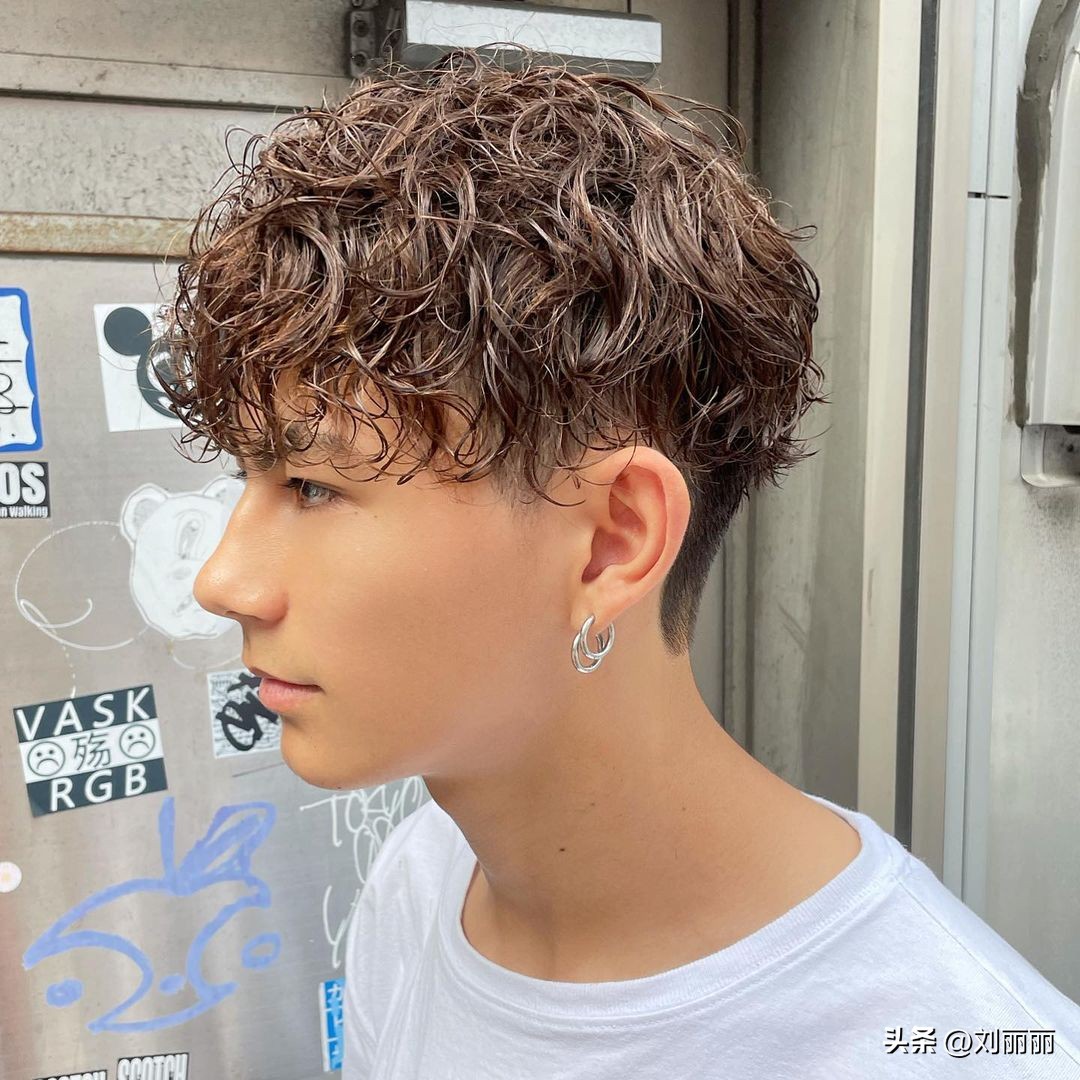 男士短发精神阳光发型,中年男士看起来精神的短发发型