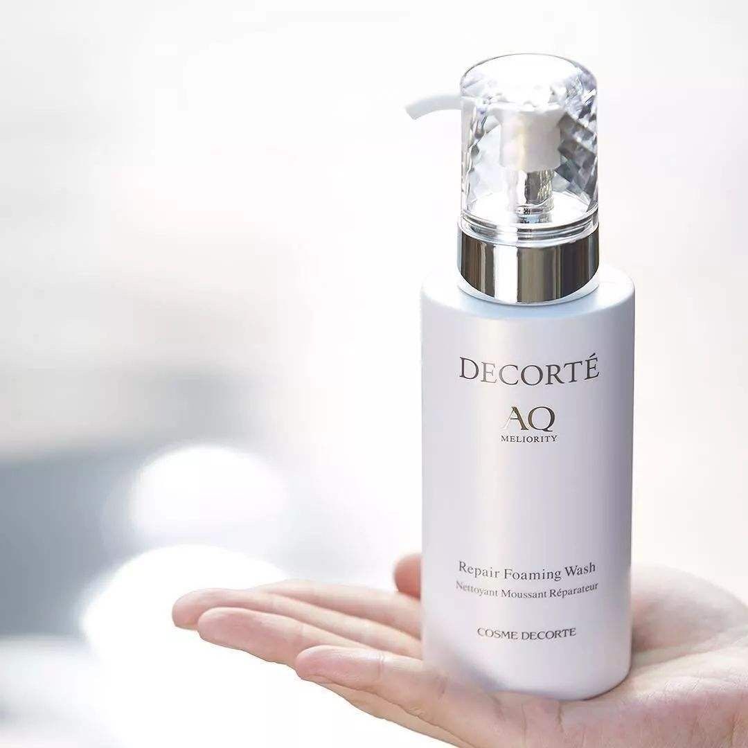 鼻子毛孔堵塞凸起有油脂粒,鼻子毛孔粗大有油脂粒怎么办