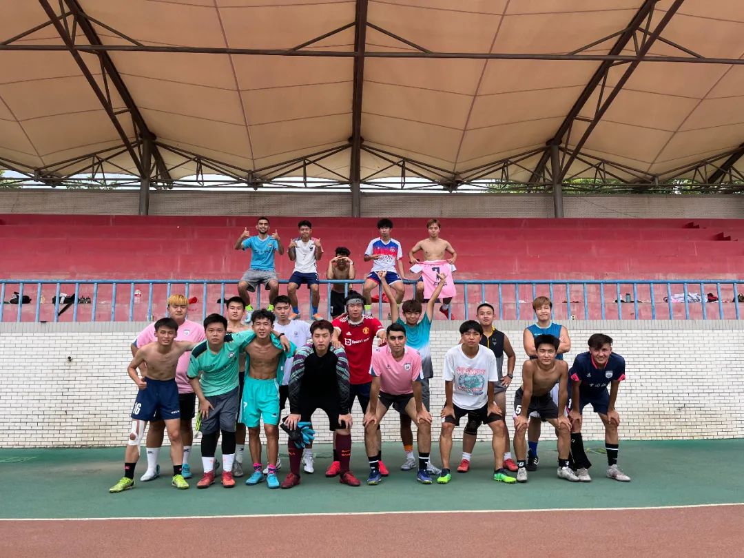 足球少年丨西安外国语大学杜真方：往前走，朝着光