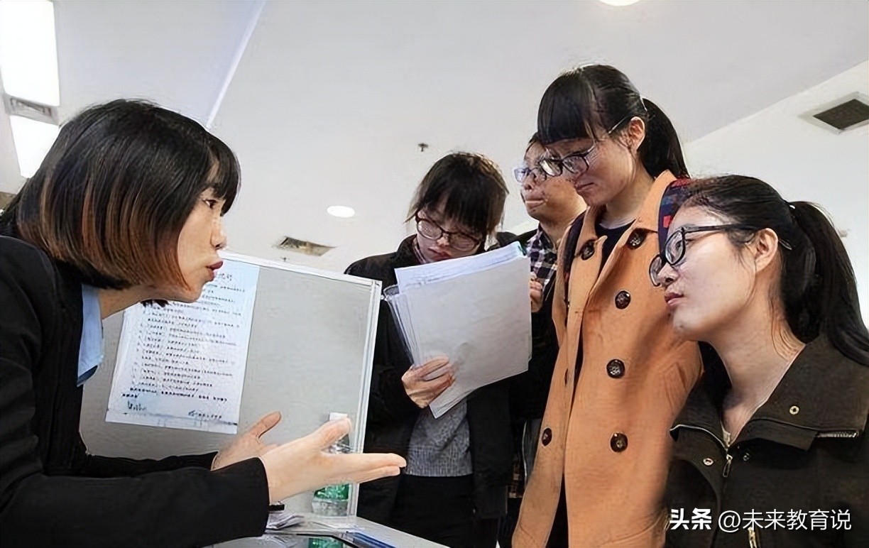 上海本科生工资真实水平,晒工资单背后的心酸