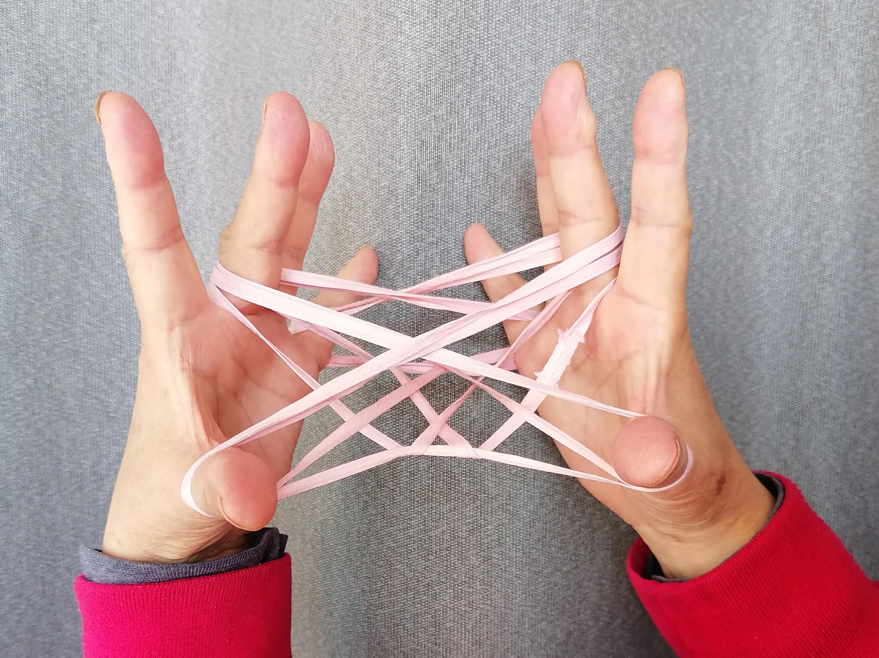 翻花绳游戏过程100字,两人玩的翻花绳游戏小技巧