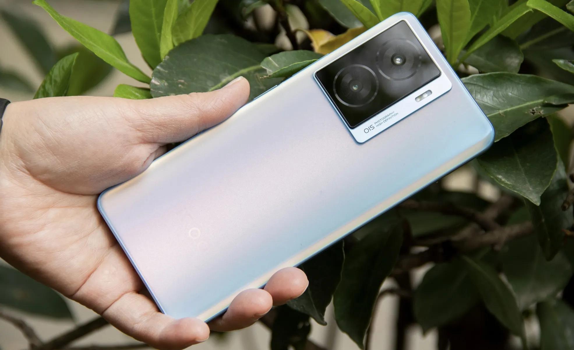 3000多元12+256g手机最值得入手,1500元预算这两款手机性价比超高