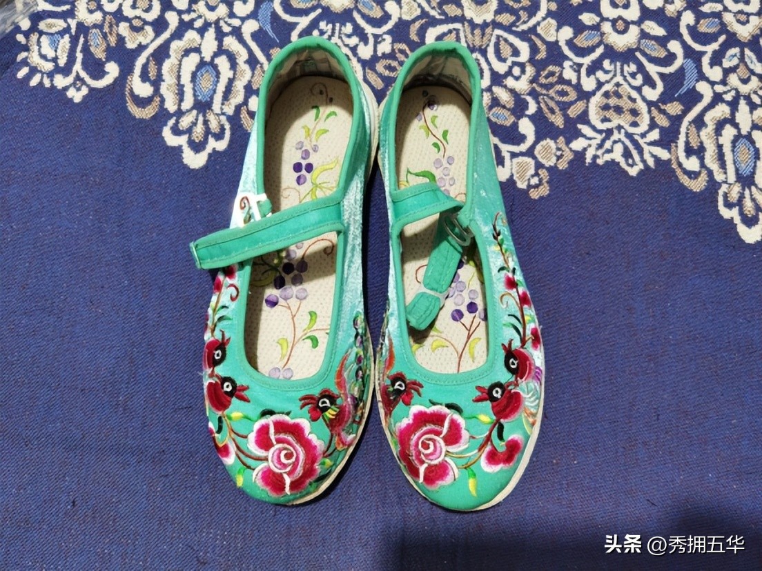 大理古城手工绣花鞋,白族手工绣花鞋