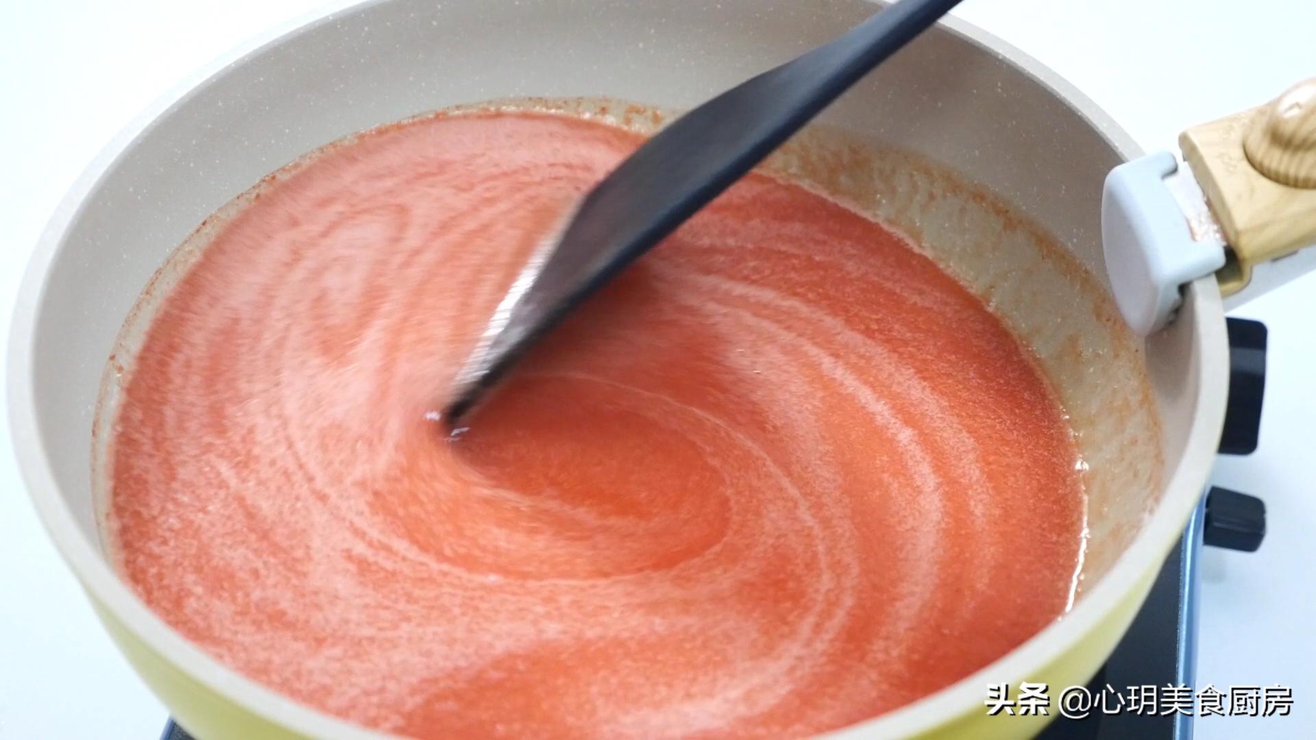 把番茄酱调成番茄沙司方法,把番茄放入冰箱边