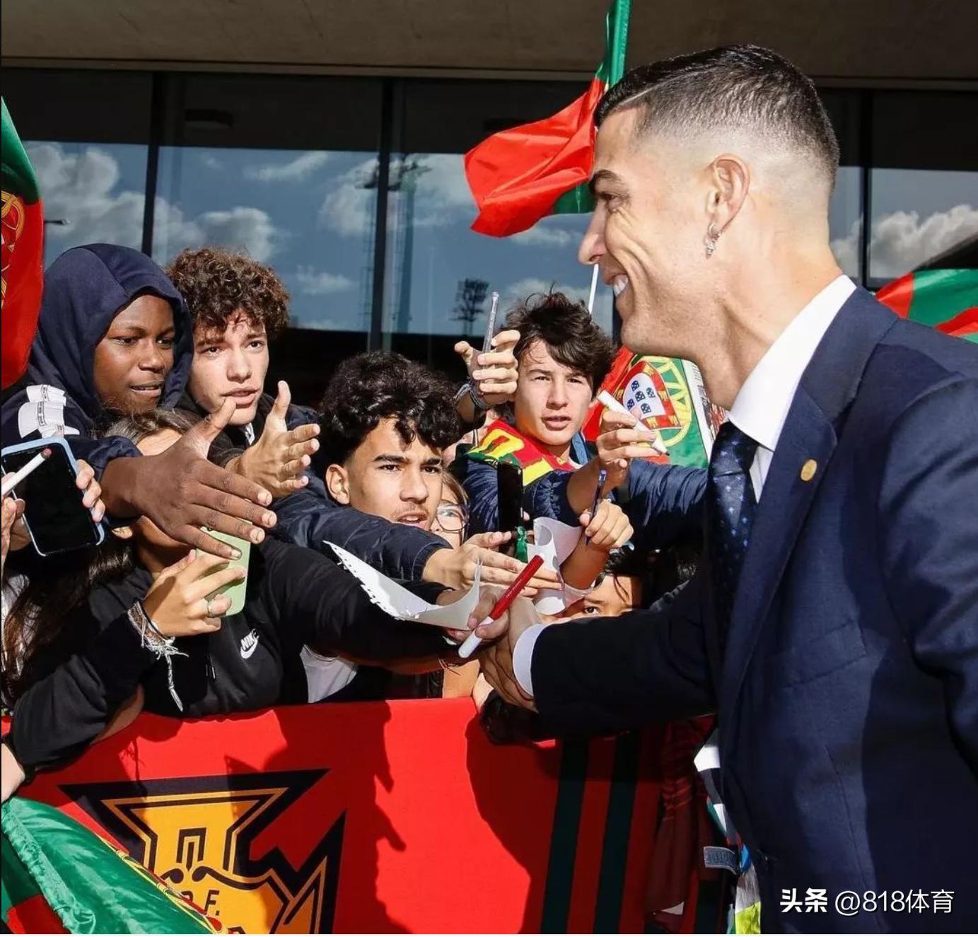 c罗西装抵达卡塔尔,c罗驾到完整视频