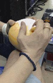 女友今年都二十三了，还是这样，是不是没救了哈哈哈好尴尬