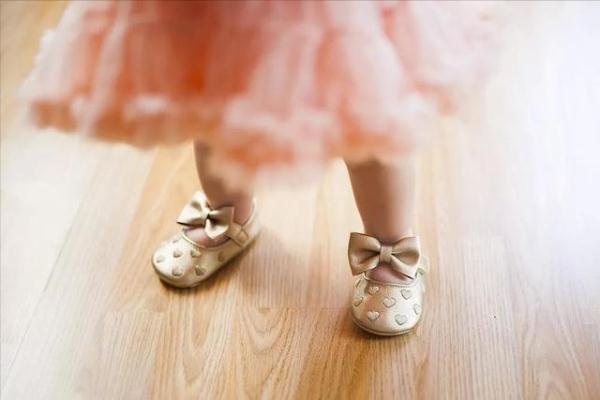 央视曝光童鞋致癌物超100多倍,儿童雌激素超标