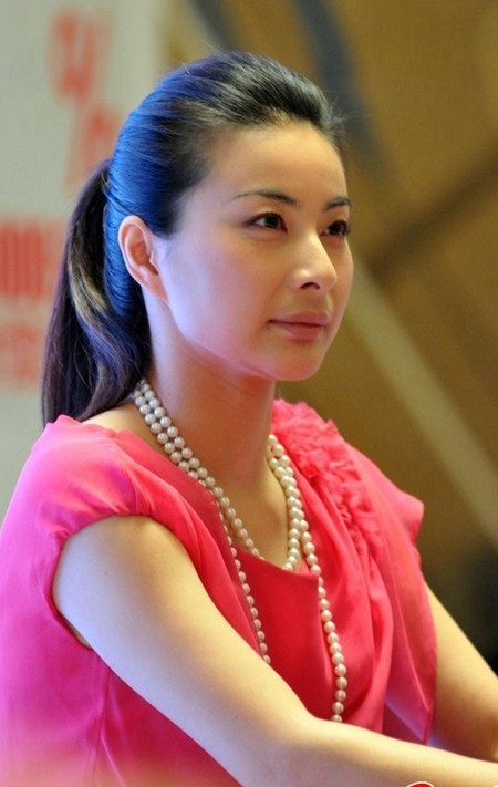 郭晶晶卖货直播,郭晶晶要自己赚钱养家吗