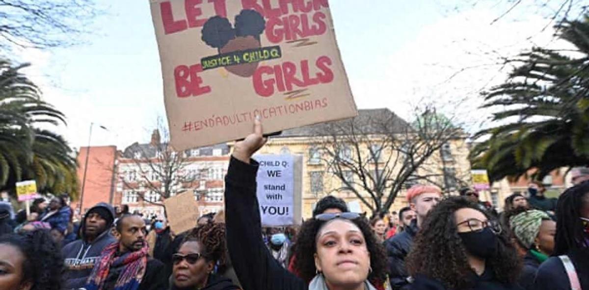 20年来，英国警方非法搜查15岁女孩*处私**，女性该如何保护自己呢？