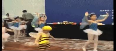 易烊千玺被排挤,易烊千玺光鲜背后的心酸